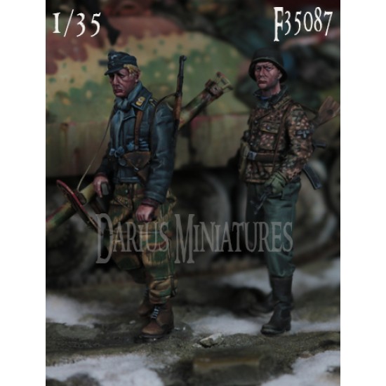 1/35 Luftwaffe German Soldiers (2 figures)
