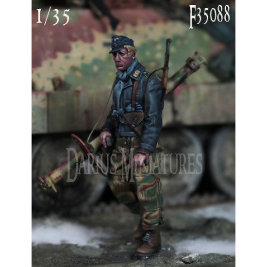 1/35 Luftwaffe German Soldiers with Panzersreck