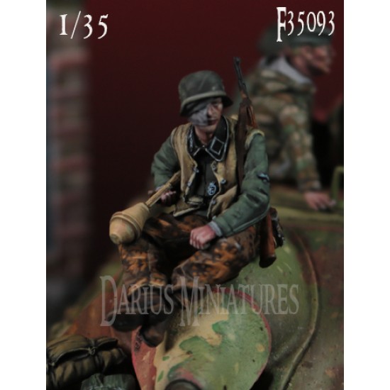 1/35 WSS German Grenadier #2