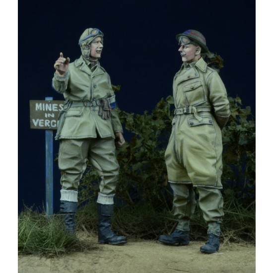 1/35 British Dispatch Rider & MP 1943-1945 (2 figures)