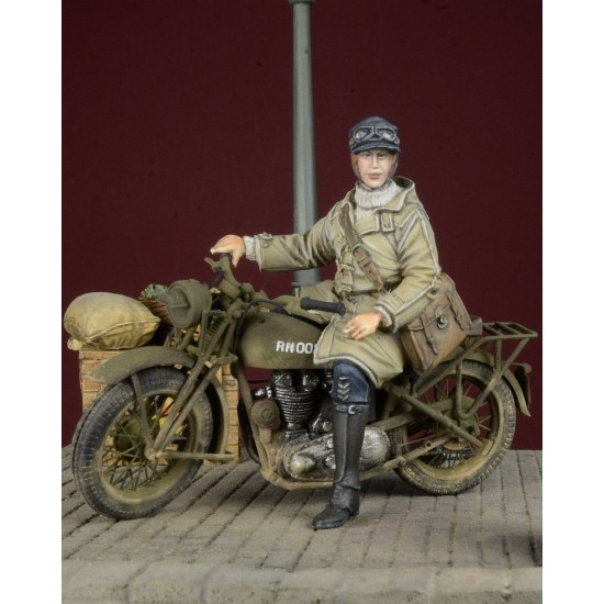 1/35 WRNS Dispatch Rider 1939-1945 for Bronco Triumph Motorcycle (1 Figure)