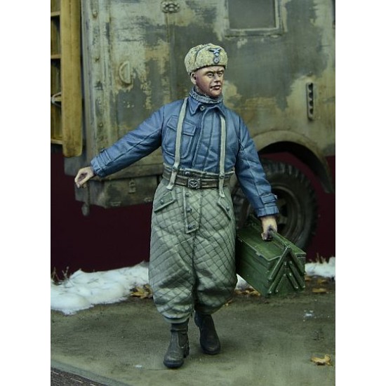 1/35 WWII Luftwaffe Mechanic in Winter 1942-1945 (1 Figure)