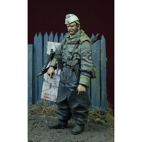 1/35 Waffen SS Foreign Volunteer in Winter 1943-1945 (1 Figure)