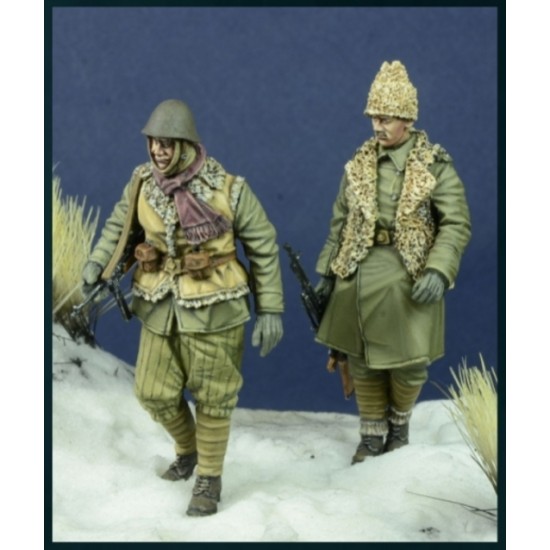 1/35 WWII Eastern Front Romanian Infantry Walking 1941-44 Winter (2 figures)
