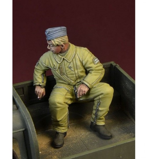 1/35 WWII Luftwaffe Bomber Pilot (sitting)