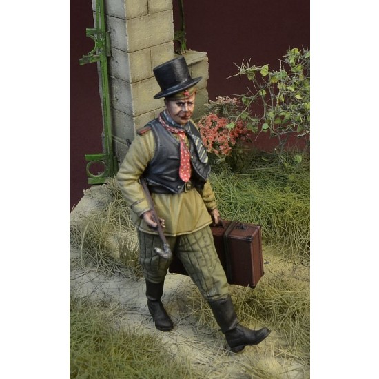 1/35 Soviet Trooper 3 "Fashion Designer?" 1944-46