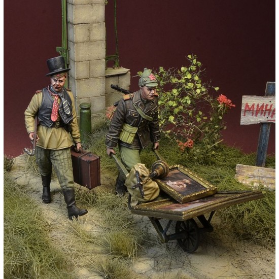 1/35 Soviet Plunderers Europe 1944-46 (2 figures)