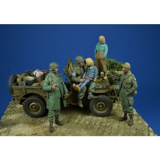 1/35 Chocolate Bar, 101st Airborne Div. Soldiers w/Kids