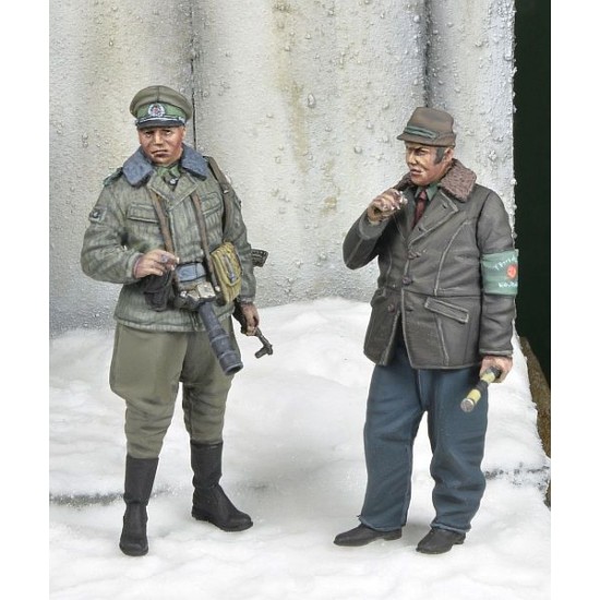 1/35 East Germ.Border Troops Officer & Civ. Volunteer