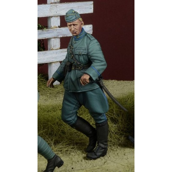 1/35 Dutch NCO Walking, Holland 1940