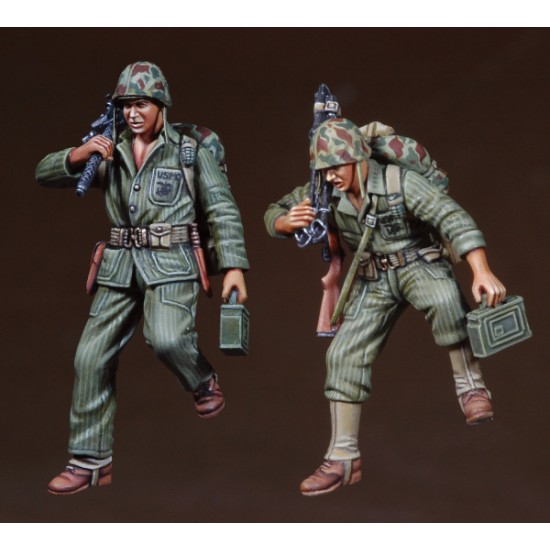 1/35 WWII USMC Machine Gun Team on the Slope (2 Figures)
