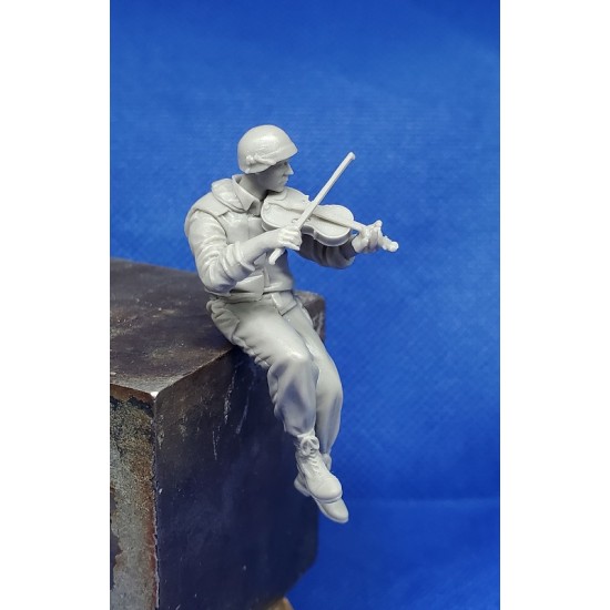 1/35 IDF Soldier Playing Violon