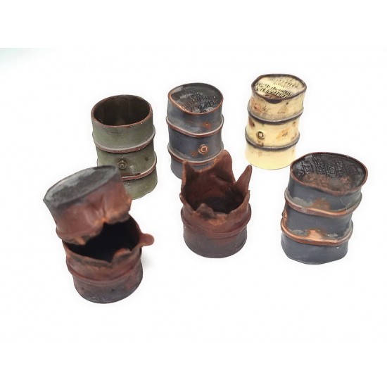 1/35 WWII Damaged Oil Drums