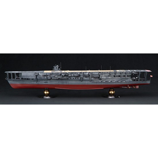 1/350 IJN Aircraft Carrier Kaga with Crew Figures