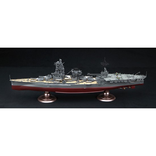 1/350 IJN Aircraft Battleship Hyuga with Crew Figures