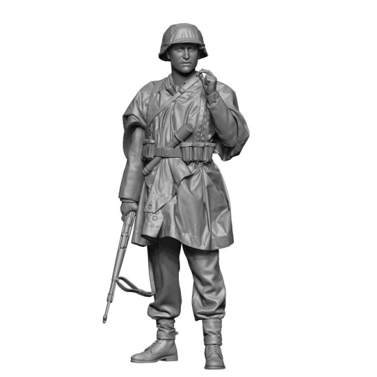 1/48 WWII Waffen Soldier Wearing Phancho