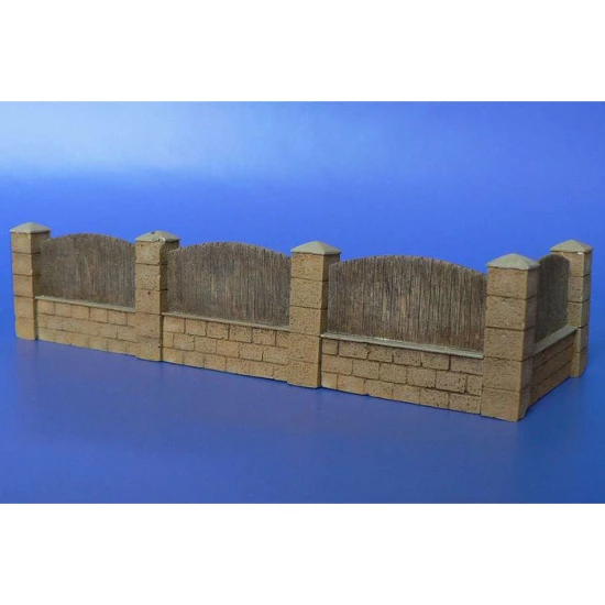 1/72 Fence with Underpinning