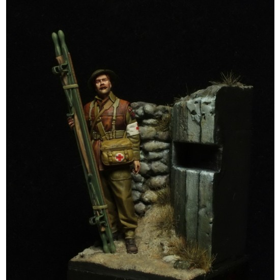 1/35 Commonwealth Medical Corps (figure & base)