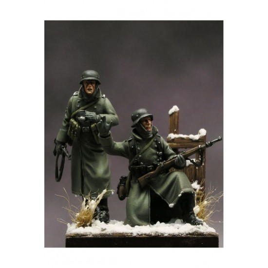 54mm Scale Krasny Bor 1943 - Spanish Troops of Blue Division (2 metal figures)