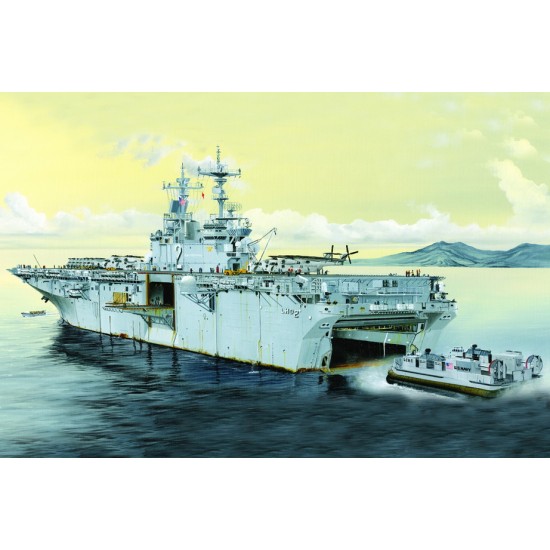 1/700 USS Essex LHD-2