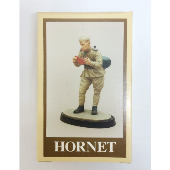 1/35 Soviet Soldier with Melon Slice (1 metal figure)