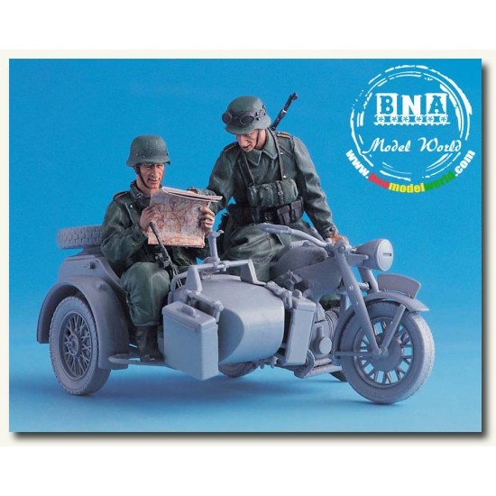 1/35 German Motorcycle Sidecar Team (2 Figures)