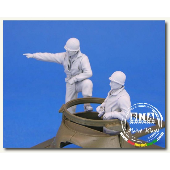 1/35 US M8 Greyhound Crew Set (2 figures)