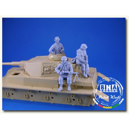 1/35 German Tank Commander and Riders Set (3 figures)