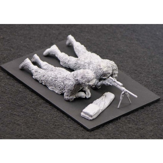 1/35 US Army Sniper Team "Camouflaged in Ghillie Suits" (2 Figures)