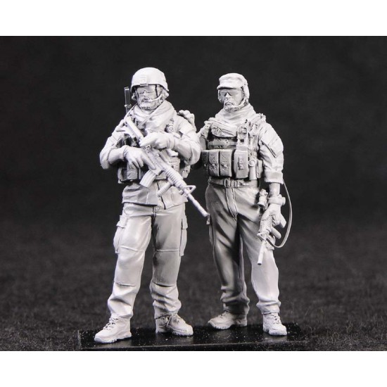 1/35 US Army Special Forces Team Leader & Team Sergeant from SO C2 Element (2 Figs)