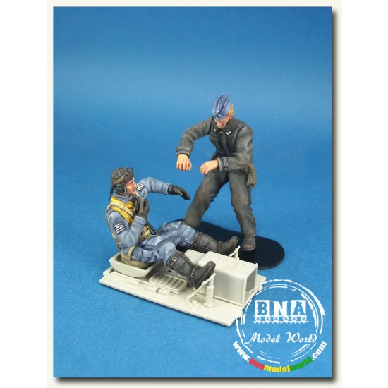 1/24 WWII Luftwaffe Messerschmitt Bf-109 Pilot & Mechanic set (2 figures)