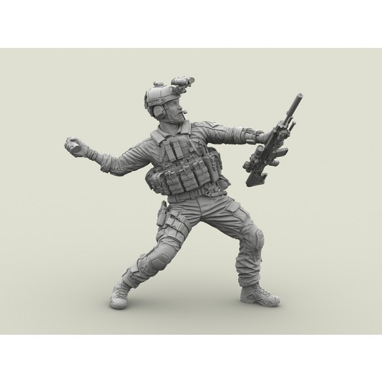1/35 US NAVY Seal #4 (a throw of M18 sniper with SCAR Mk20)