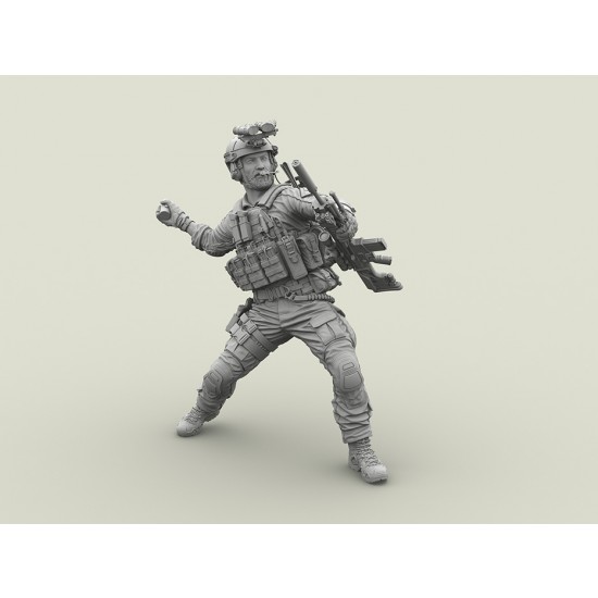 1/16 US NAVY SEAL SCAR Mk.20 Sniper Throwing an M18