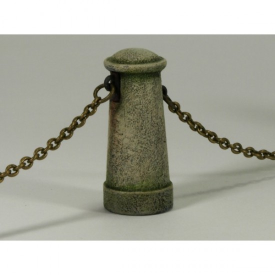 1/35 Bollard Type B (4 resin bollards, 20cm Chain & 10 rings)