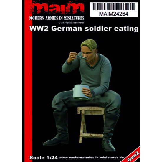 1/24 WWII German Soldier Eating