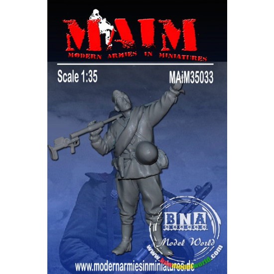 1/35 Russian Soldier marching #3