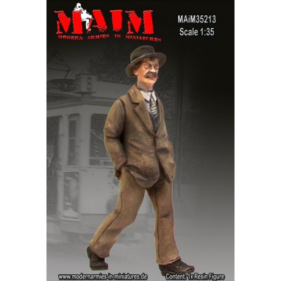 1/35 European Civilian: Tramcar Passenger No.2 (1 figure)