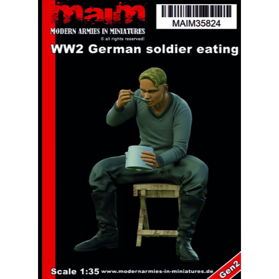 1/35 WWII German Soldier Eating