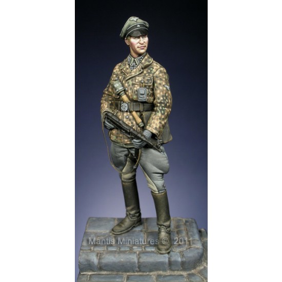 1/35 LSSAH Officer, Ardennes (1 figure)