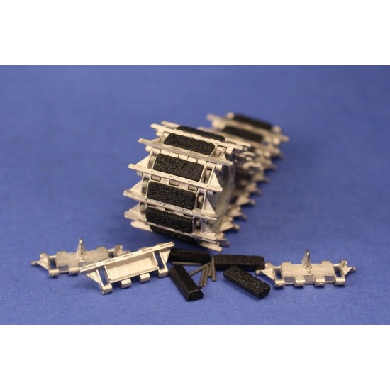 1/35 Metal Worn Out Tracks with Rubber Pads for British Chieftain (200 links, 400+ pins)