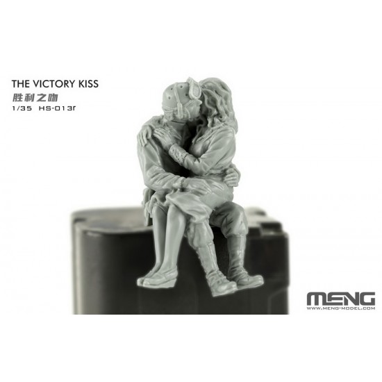 1/35 The Victory Kiss (2 resin figures, height: 40mm, width: 21mm)