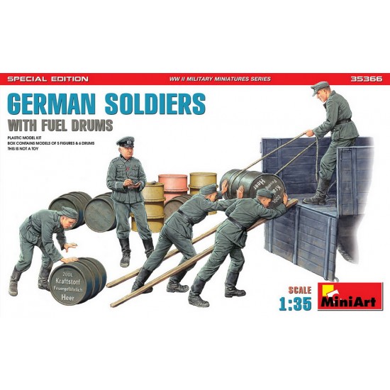 1/35 WWII German Soldiers (5 figures) w/Fuel Drums (6pcs) [Special Edition]