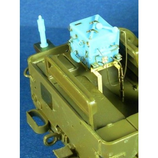 1/24 SCR510/620 Radio for WWII US 1/4 ton 4x4 Truck