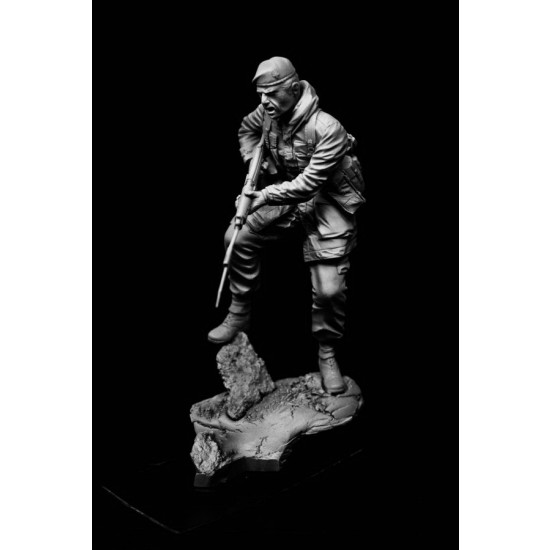 120mm British Infantryman, Falklands 1982 (1 figure w/diorama)