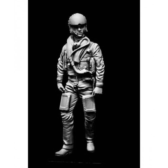 120mm Fighter Pilot (1 figure)