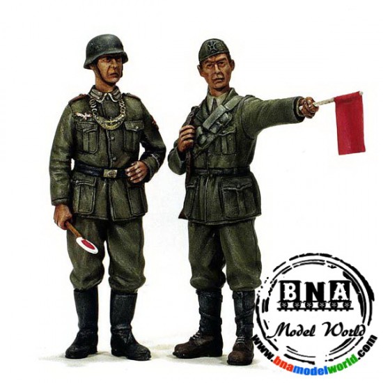 1/35 Italian & German Traffic Mouvers in Russia (2 Figures)