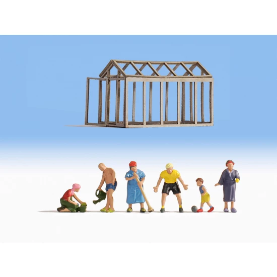 HO Scale In the Garden (building & figures)