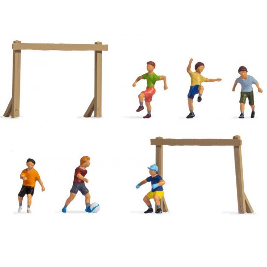 N Scale Children on the Football Ground (6 figures)