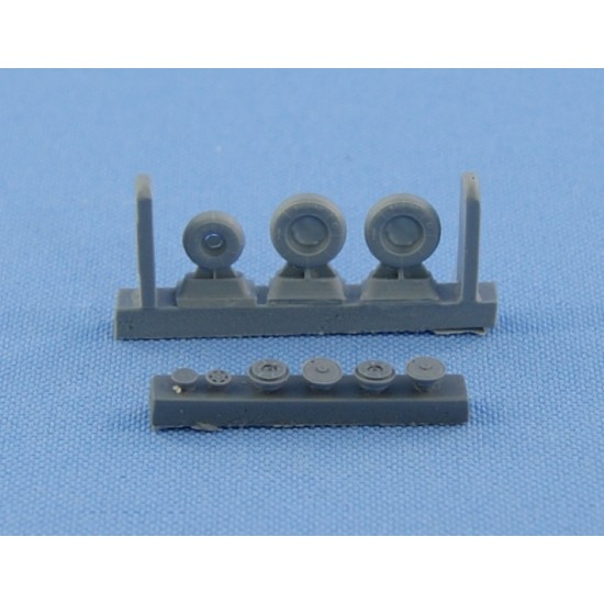 1/72 Soviet Yak-52 Main and Tail Wheels Set (No Mask Series)