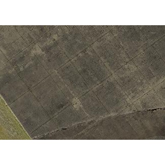 1/72 Airfield Tarmac Sheet: WWII Allied Heavy Bomber - Compact (Size: 39.5x28cm)